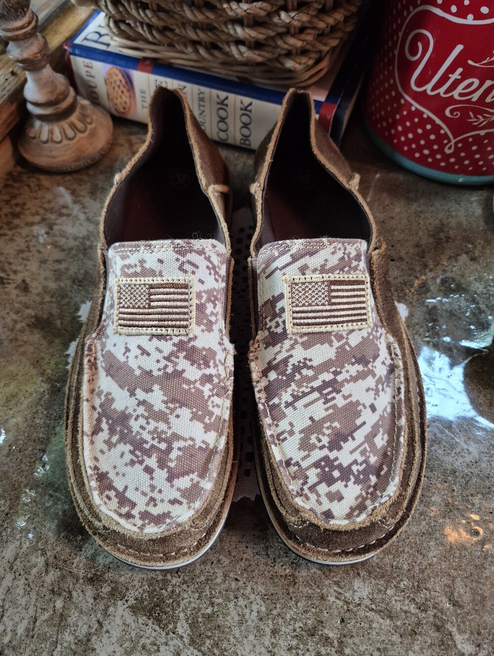 New ARIAT Men's Cruiser Patriot Flag Leather Slip On Loafer Shoes